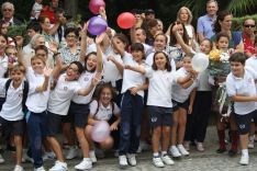 Alumnos de Colegio La Inmaculada y San José de la Montaña esperaban la llegada de Don Bosco. // CharryTV