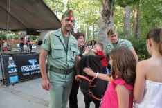 Cientos de rondeños pasaron en la tarde del viernes por la Alameda para disfrutar del ambiente. // CharryTV