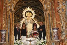 Las Damas Goyescas recibieron la medalla de la Hermandad de la Virgen de la Paz. // CharryTV