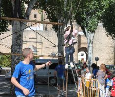 La tirolina instalada en la plaza del Barrio de San Franciso fue uno de los principales atractivos. // CharryTV