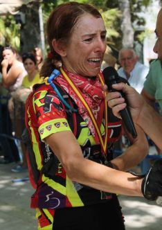 Araceli Ramos fue primera en MTB femenino pese a sufrir una lesión en la salida. // CharryTV