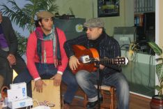 El grupo rondeño La Cachaba también quiso sumarse a esta iniciativa y puso la música en el especial de ayer martes.  // CharryTV