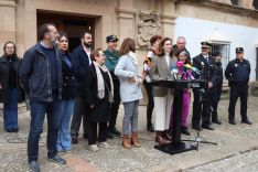 Cristina Durán, acompañada de la corporación local, durante la lectura del manifiesto // Ayuntamiento de Ronda