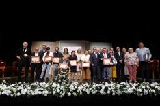 Foto de familia de todos los premiados por el Ayuntamiento de Marbella. // CharryTV
