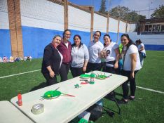 Varios familiares han organizado un taller de pintura para los cursos de Infantil.  // CharryTV