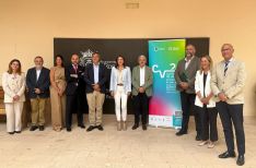 Representantes de la Universidad de Málaga, el Ayuntamiento de Ronda y empresas patrocinadoras, tras el acto celebrado este mediodía en Ronda // CharryTV