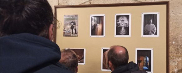 Exposición de imágenes posterior a la II Jornada Fotográfica por los rincones de la Iglesia de Santa María, celebrada hace unos meses. // CharryTV