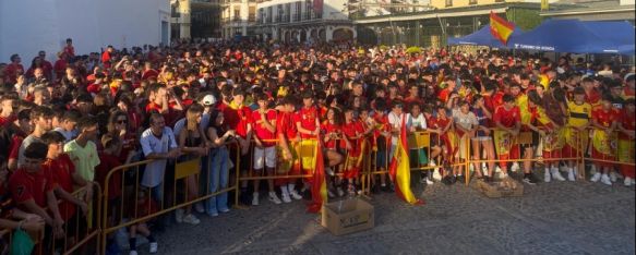 Euforia rondeña tras la victoria de la Selección Española, Cientos de personas presenciaron y celebraron la final de la Eurocopa en la plaza Teniente Arce , 15 Jul 2024 - 11:51