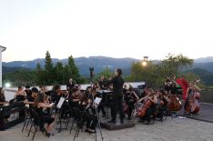 El sábado tuvo lugar un concierto de la Joven Orquesta Provincial de Málaga en la plaza-mirador de Faraján. // Serranía Comunicación