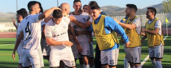 Jugadores del CD Ronda celebrando un gol en la Ciudad Deportiva // CD Ronda