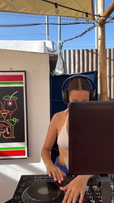 Esta DJ rondeña anima las fiestas de diferentes locales de la ciudad // María Sánchez