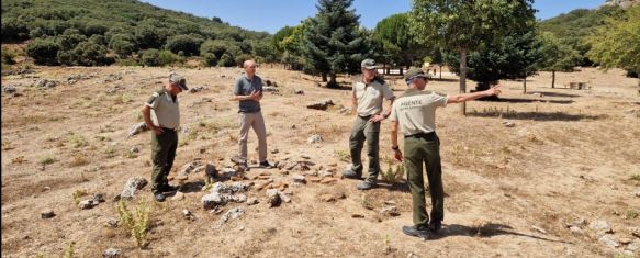 Víquez junto a Agentes de Medio Ambiente // Junta de Andalucía