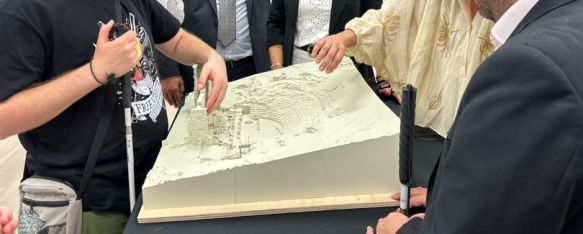 El Museo de Ronda estrena un mapa en relieve del teatro de romano de Acinipo, La maqueta ha sido elaborada por arqueólogos de la Universidad de Málaga a través de un estudio con dron de los restos de la ciudad romana , 26 Sep 2024 - 09:55