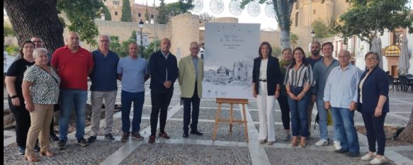 El artista Carlos Chauderlot, autor del cartel de la Real Feria del Barrio de San Francisco, La obra se trata de un dibujo a tinta china que muestra la iglesia del Espíritu Santo desde el patio del antiguo Colegio Salesiano El Castillo, 26 Sep 2024 - 14:40