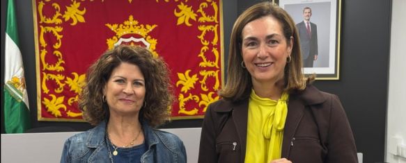 María Auxiliadora Chacón, presidenta de APAM en Ronda, y Cristina Durán, delegada de Asuntos Sociales // Manolo Guerrero