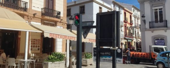 El Ayuntamiento remodelará la calle Marina y el primer tramo de Molino, Para regular el tráfico en la zona, se han instalado dos semáforos que estarán activos mientras duren los trabajos, 02 Oct 2024 - 16:11