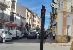 Un semáforo está situado en la esquina de la calle Marina con Mariano Soubiron y el otro, en la salida del parking de la plaza del Socorro // Laura Caballero