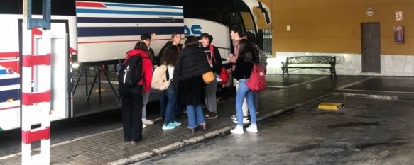 La Junta de Andalucía ampliará el servicio de transporte escolar en Ronda, El nuevo acuerdo, que se dará a conocer en unos días, cubrirá las necesidades de los alumnos que residan a más de dos kilómetros de la zona de los institutos, 10 Oct 2024 - 15:54