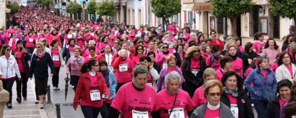 Las marchadoras, a su paso por la avenida Virgen de la Paz. // CharryTV