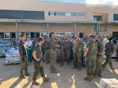 Legionarios de la X Bandera Millán-Astray, en un centro educativo en Paiporta  // CharryTV