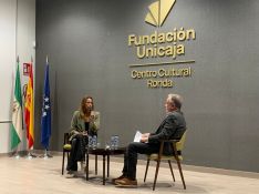 La entrevista fue dirigida por Jose María Herrera y se enmarca en los actos del décimo aniversario de la Fundación Unicaja // Alejandro Portillo 