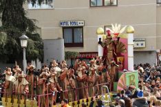 El Rey Gaspar junto a su séquito en la calle Virgen de la Paz // Alejandro Portillo