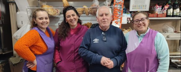 La Tienda del pan y las comidas caseras de Antonio y su familia , Llevan más de 20 años trabajando casi sin descanso con el…, 29 Jan 2025 - 12:05