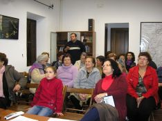 Grupo de mujeres asistiendo a una charla.  // CharryTV