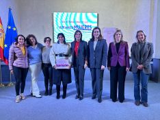 Representantes de Rondafem en el evento, tras la entrega de su reconocimiento // Ayuntamiento de Ronda